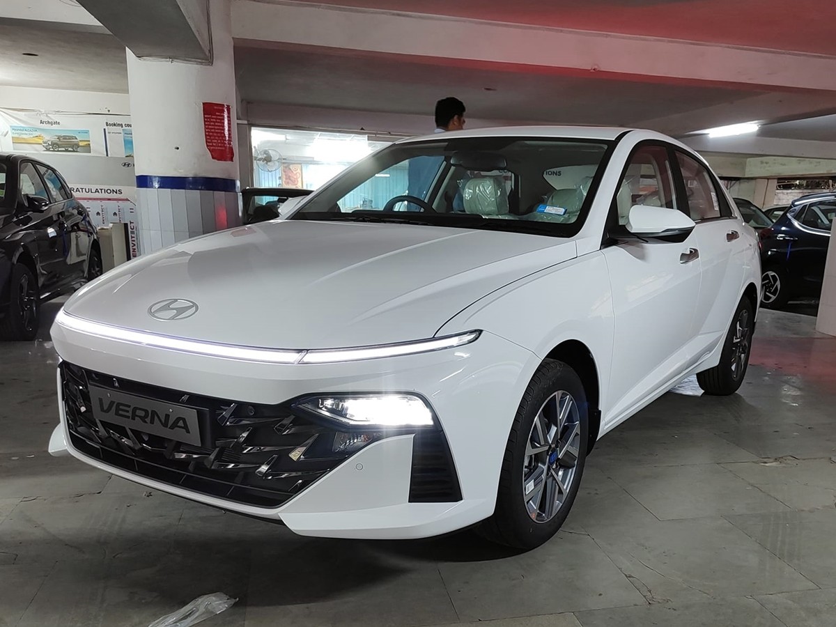 Ngoại hình Hyundai Accent thế hệ mới gây tranh cãi sau khi lộ diện trên đường phố Việt Nam Ngoại hình Hyundai Accent thế hệ mới gây tranh cãi sau khi lộ diện trên đường phố Việt Nam