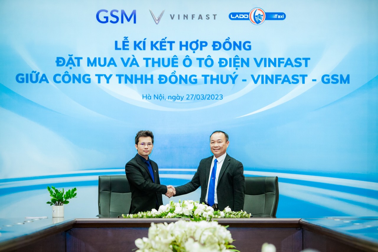 Hãng taxi Lado mua thêm 40 xe VF e34 và thuê 500 ô tô điện VinFast