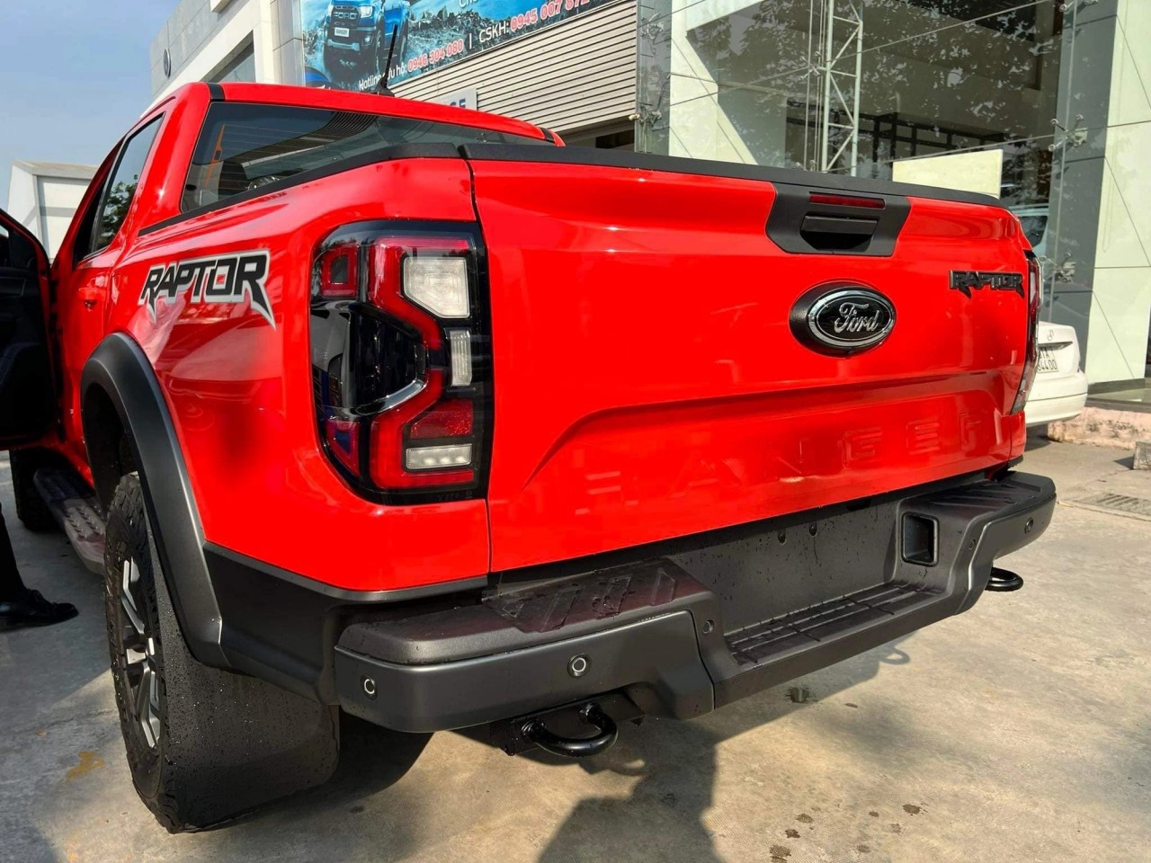 Hình thực tế Ford Ranger Raptor 2023 tại đại lý Hình thực tế Ford Ranger Raptor 2023 tại đại lý