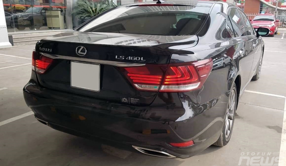 Nâng cấp Lexus LS460 2008 lên đời 2017 chỉ với 350 triệu đồng nang cap lexus ls460 2008 len doi 2017 chi voi 350 trieu dong