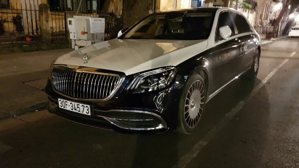 Khách hàng mua Mercedes-Maybach phải chi hơn 900 triệu đồng cho màu sơn mới khach hang mua mercedes maybach phai chi hon 900 trieu dong cho mau son moi