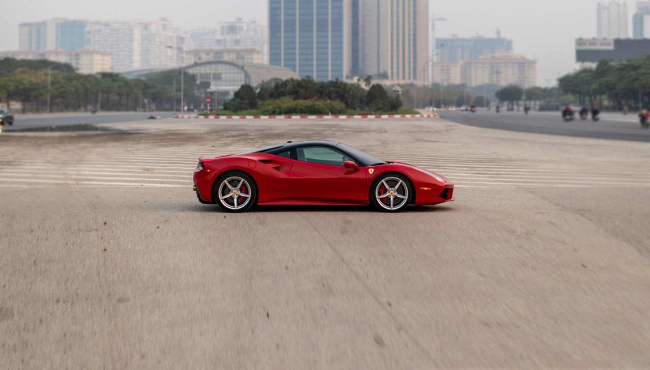 thu do ha noi qua goc nhin ferrari