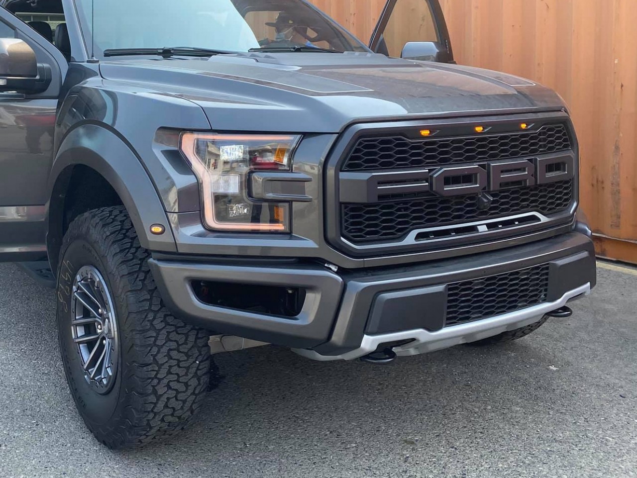 ford f150 raptor cua mo nguoc dau tien tai viet nam