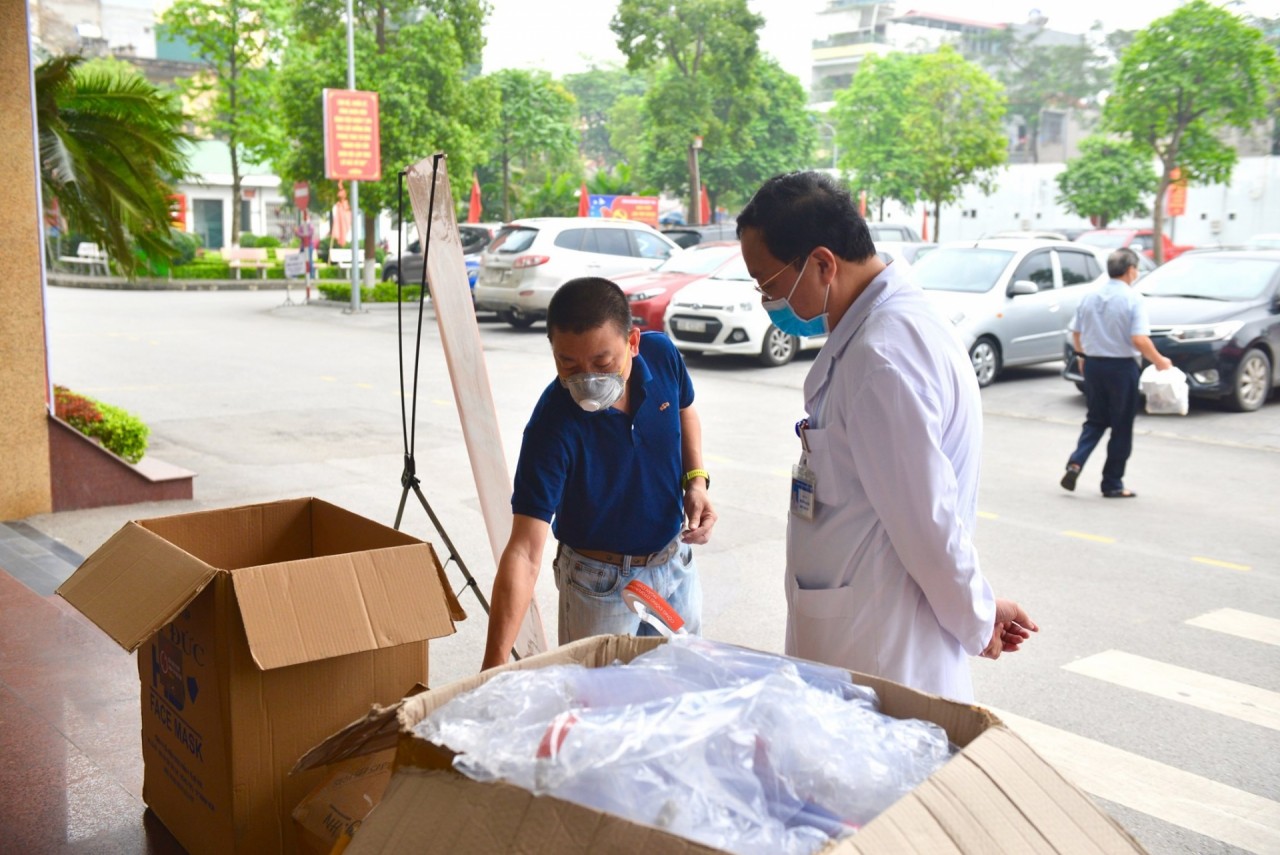 Bệnh viện Quân y 354 tiếp nhận quà tặng từ diễn đàn Otofun be nh vie n quan y 354 tie p nha n qua ta ng tu die n da n otofun