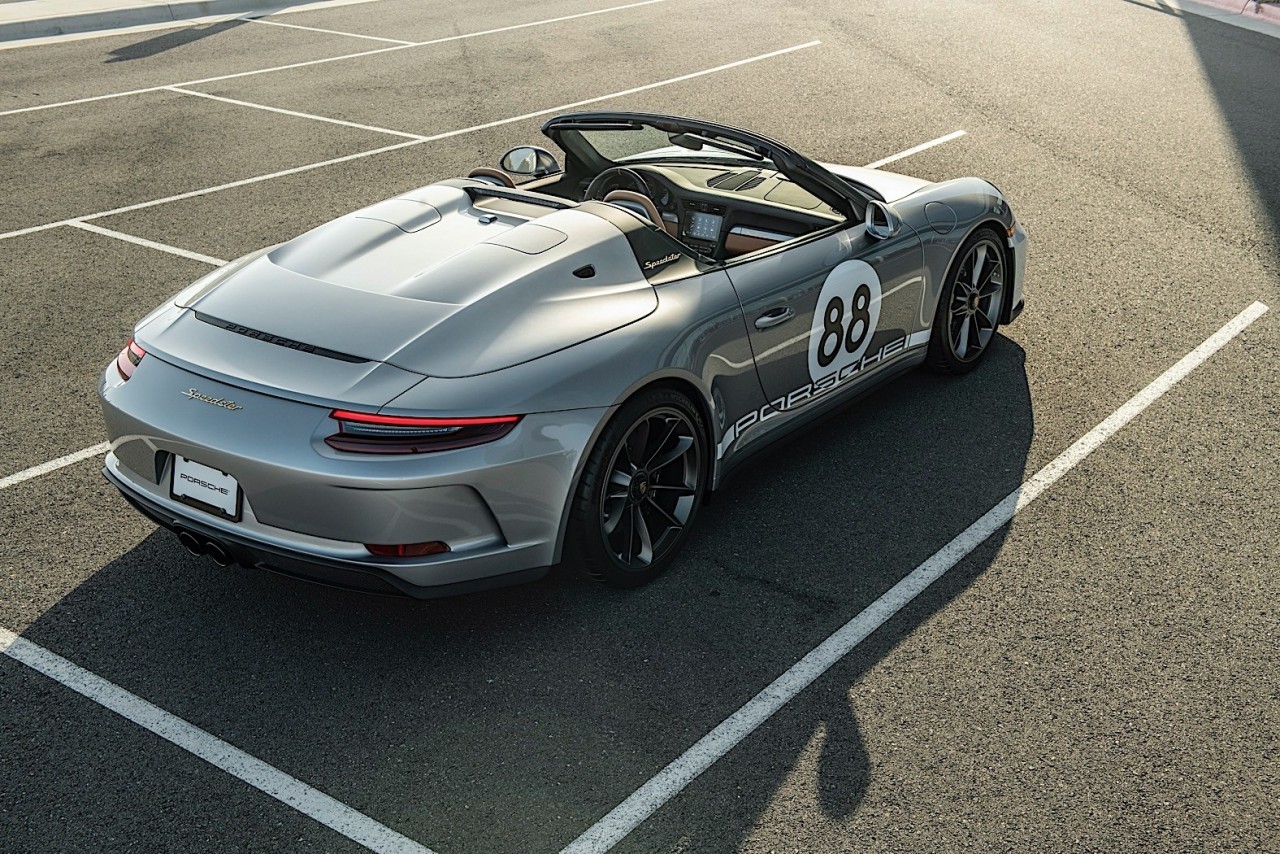 da u gia porsche 911 the he thu 7 cuo i cu ng quyen tie n cho ng di ch covid 19