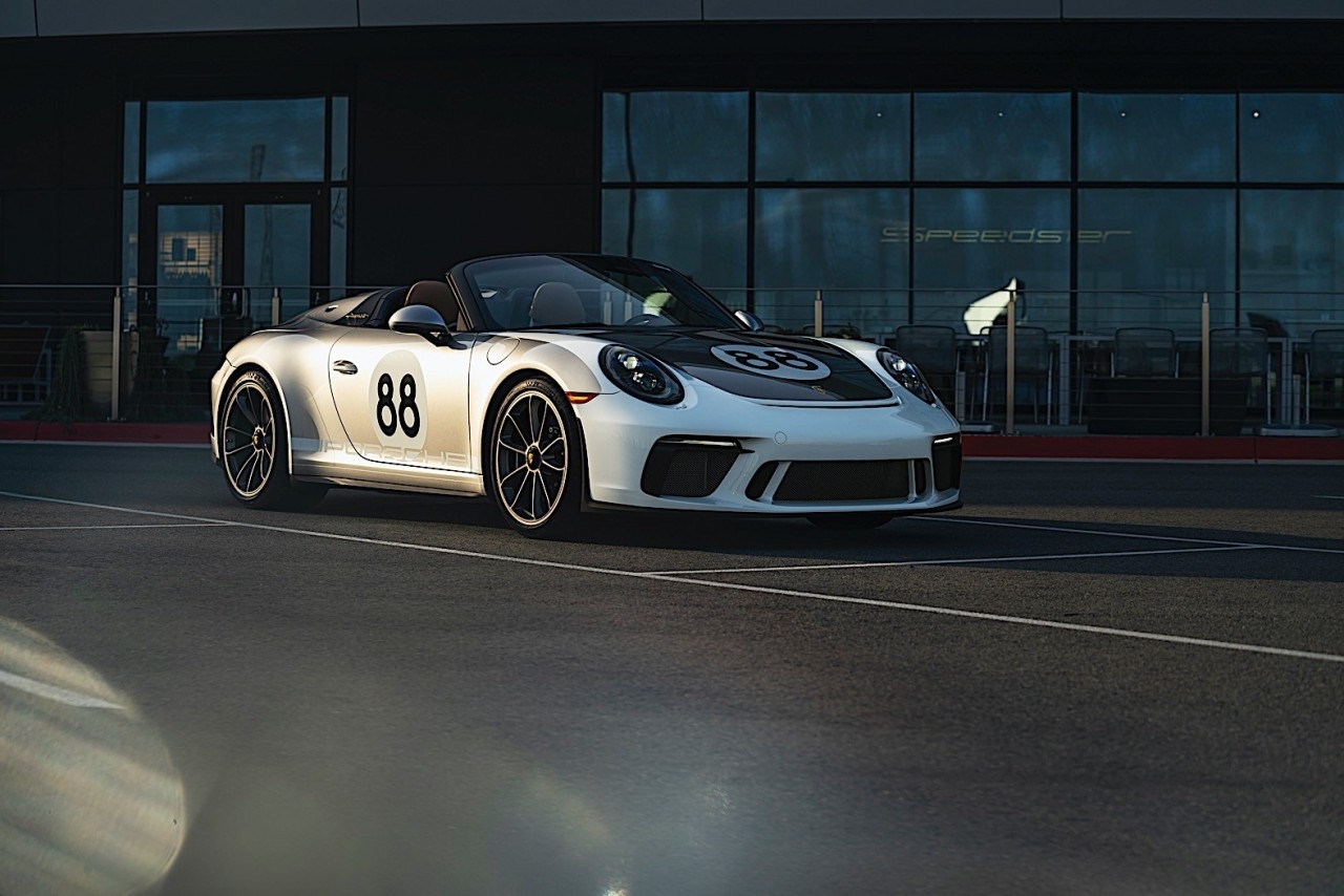 da u gia porsche 911 the he thu 7 cuo i cu ng quyen tie n cho ng di ch covid 19