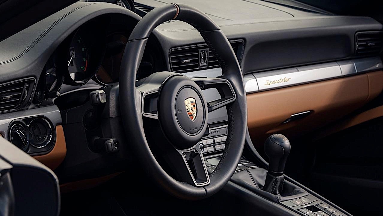 da u gia porsche 911 the he thu 7 cuo i cu ng quyen tie n cho ng di ch covid 19