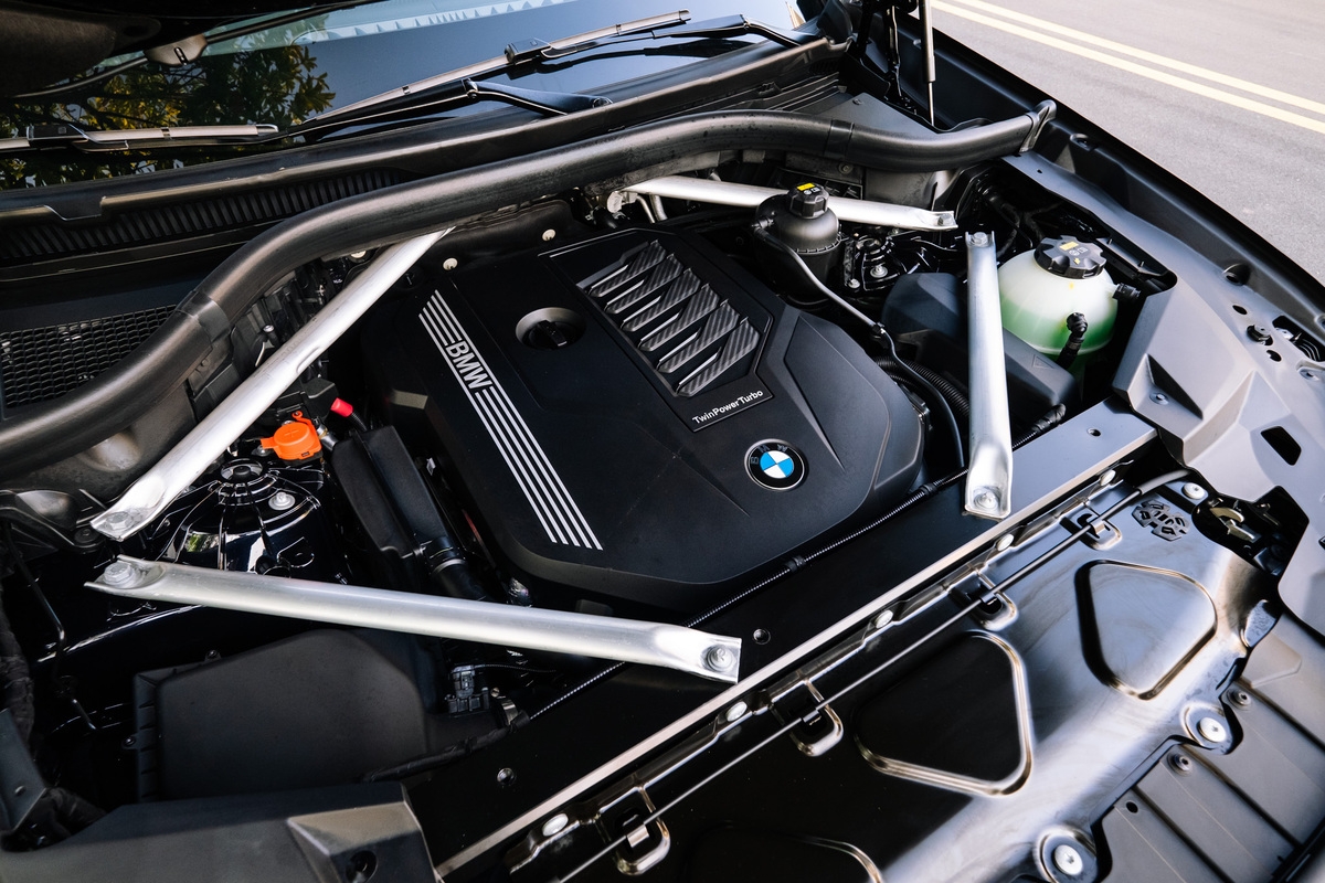 bmw x6 hoan toan moi gia 3xx ty dong ra mat khach hang viet