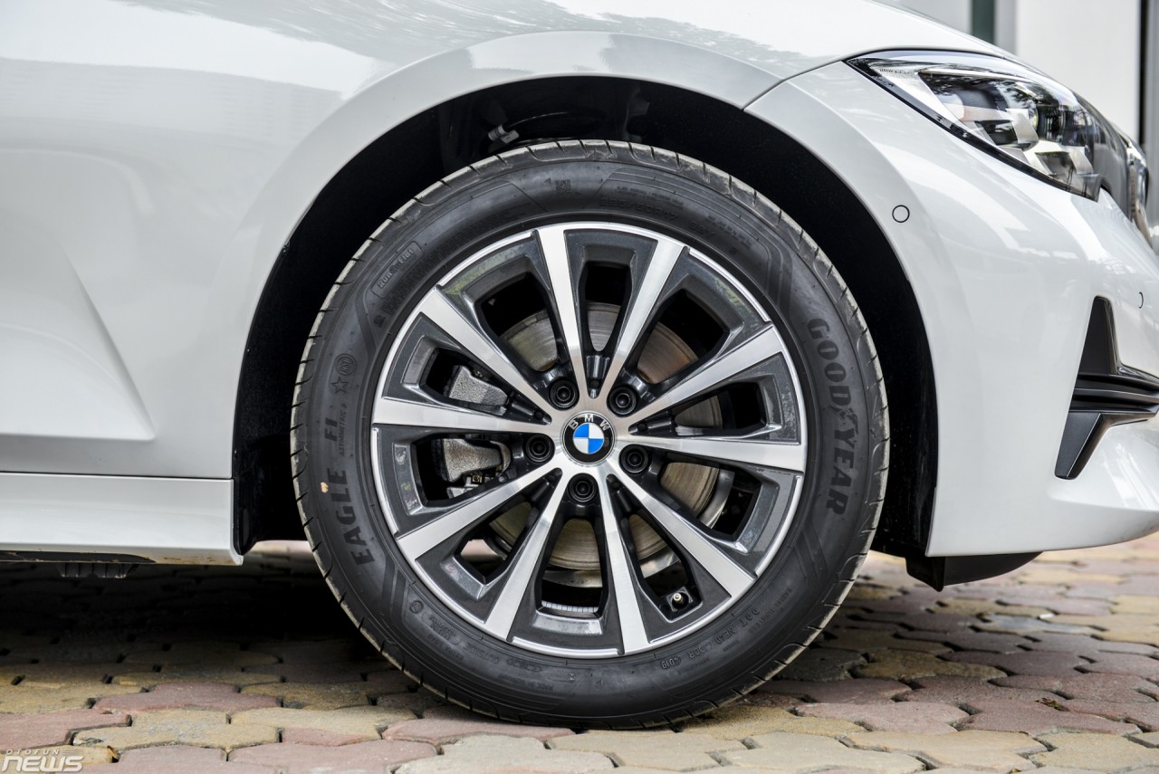 Chênh lệch 280 triệu đồng, hai phiên bản BMW 320i mới nhất có gì khác nhau chenh lech 280 trieu dong hai phien ban bmw 320i moi nhat co gi khac nhau