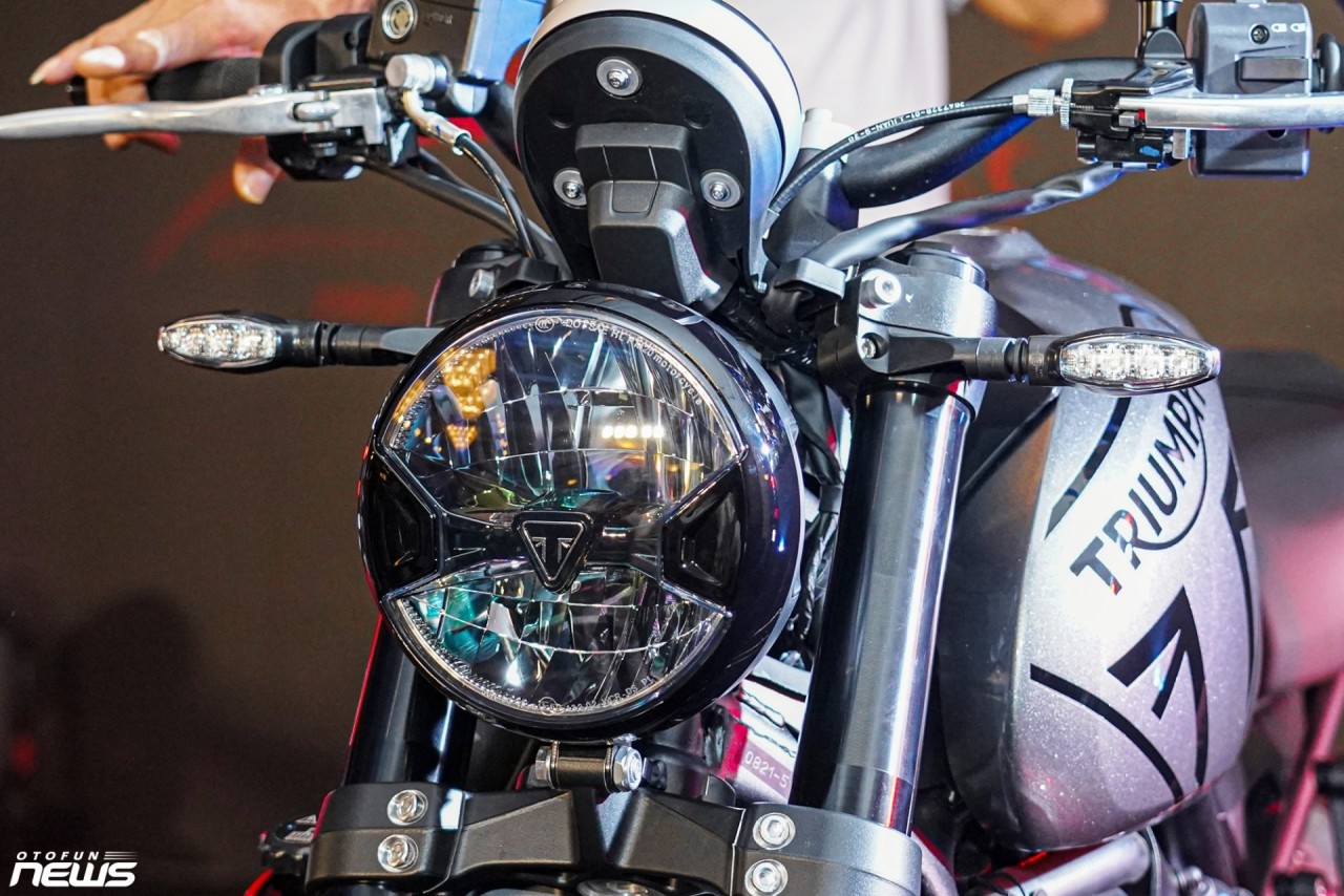 Biker Việt Nam đầu tiên mua Triumph Trident 660 hoàn toàn mới Biker Việt Nam đầu tiên mua Triumph Trident 660 hoàn toàn mới
