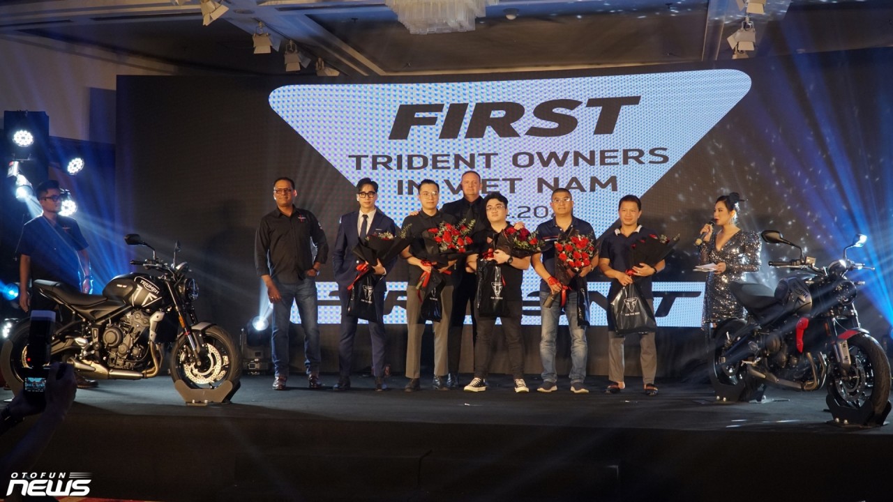 Biker Việt Nam đầu tiên mua Triumph Trident 660 hoàn toàn mới Biker Việt Nam đầu tiên mua Triumph Trident 660 hoàn toàn mới