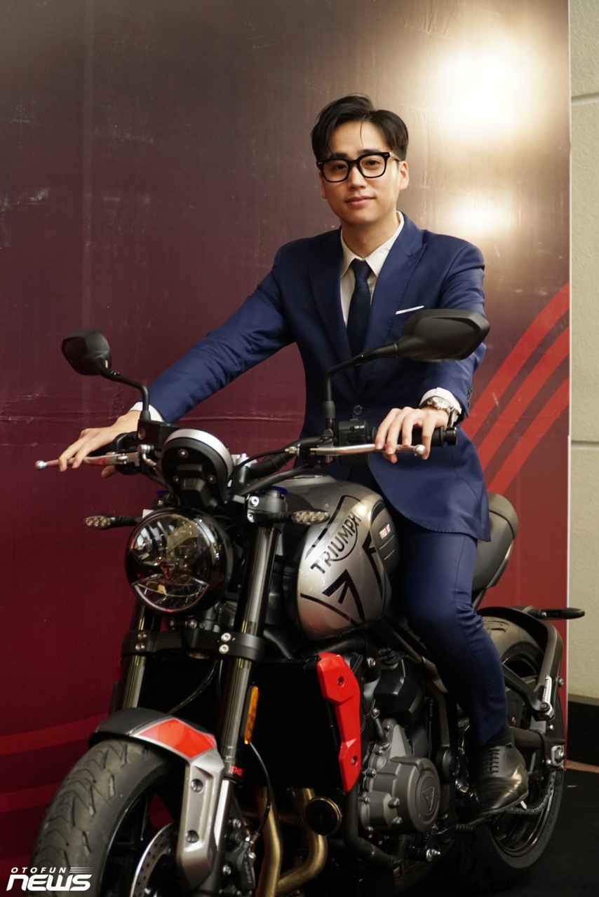 Biker Việt Nam đầu tiên mua Triumph Trident 660 hoàn toàn mới Biker Việt Nam đầu tiên mua Triumph Trident 660 hoàn toàn mới