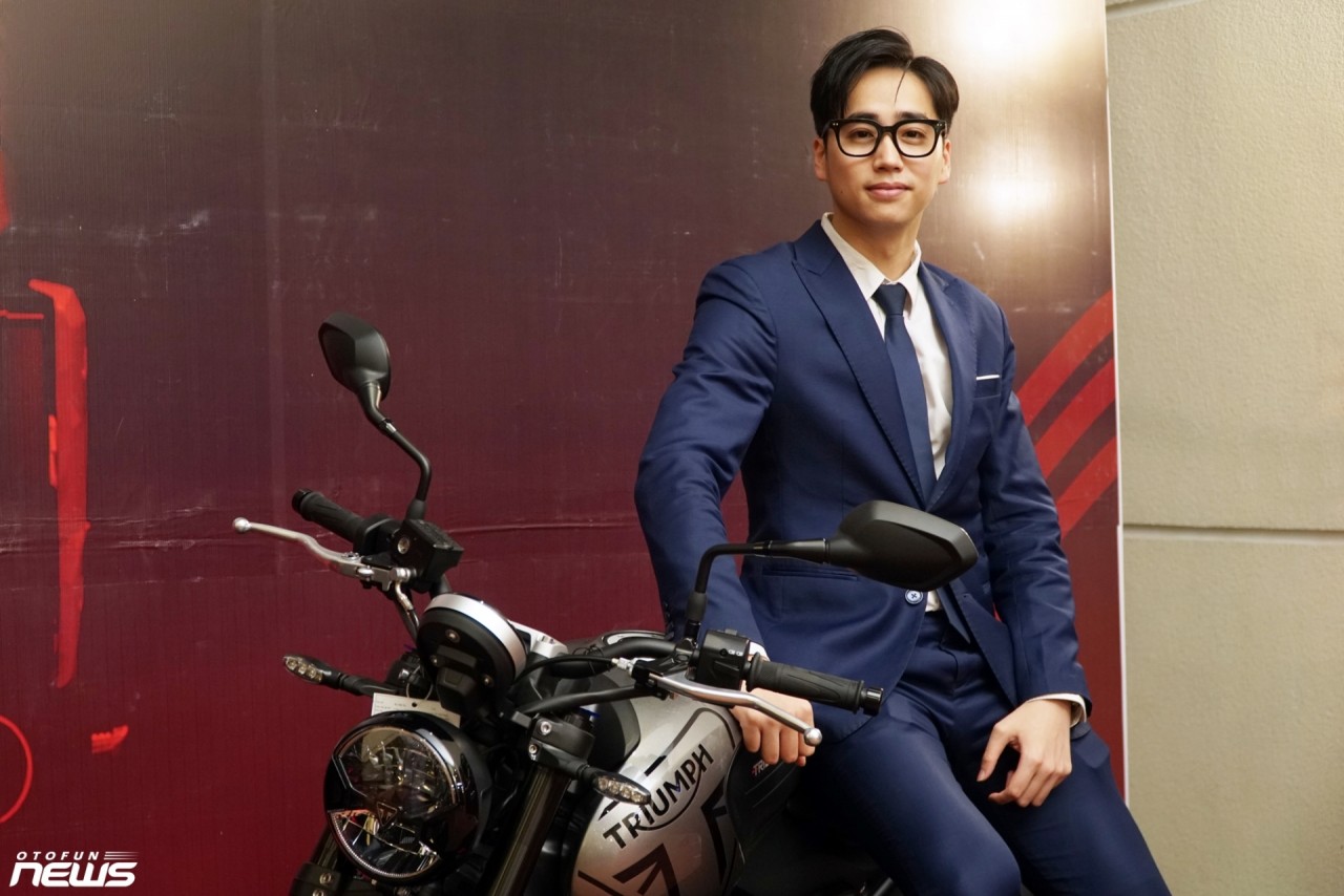 Biker Việt Nam đầu tiên mua Triumph Trident 660 hoàn toàn mới Biker Việt Nam đầu tiên mua Triumph Trident 660 hoàn toàn mới