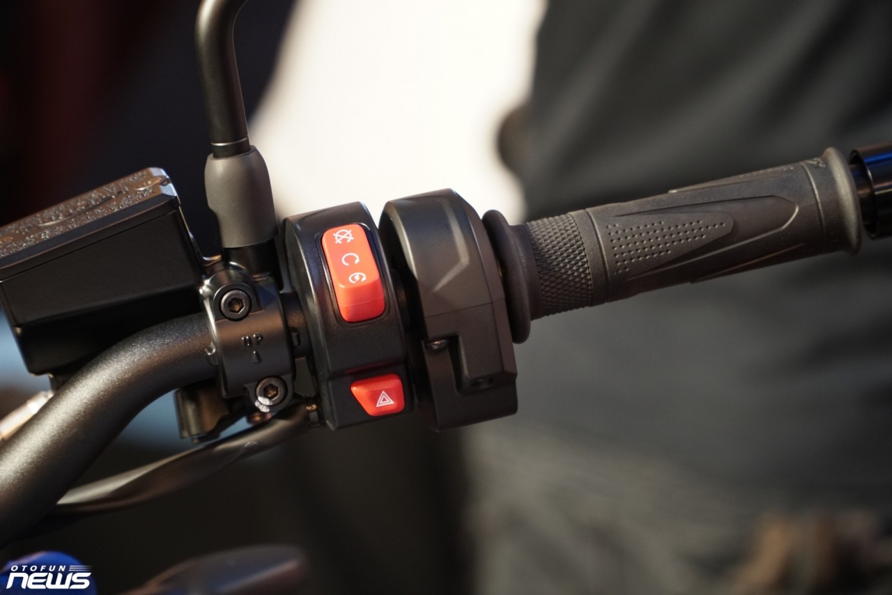 Biker Việt Nam đầu tiên mua Triumph Trident 660 hoàn toàn mới Biker Việt Nam đầu tiên mua Triumph Trident 660 hoàn toàn mới