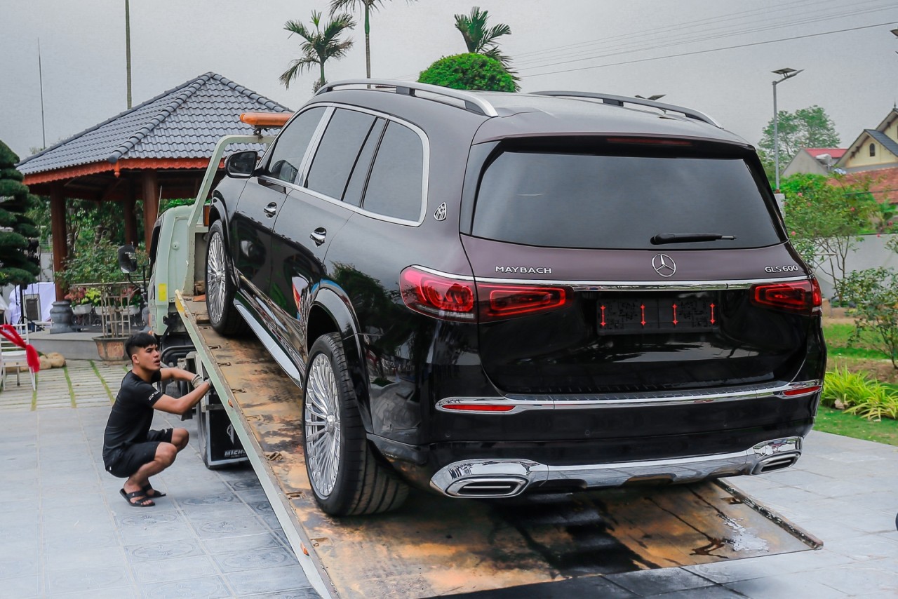 Đại gia Quảng Ninh chi 27 tỷ sắm Mercedes GLS600 Maybach và S500 2021 đầu tiên Việt Nam Đại gia Quảng Ninh chi 27 tỷ sắm Mercedes GLS600 Maybach và S500 2021 đầu tiên Việt Nam