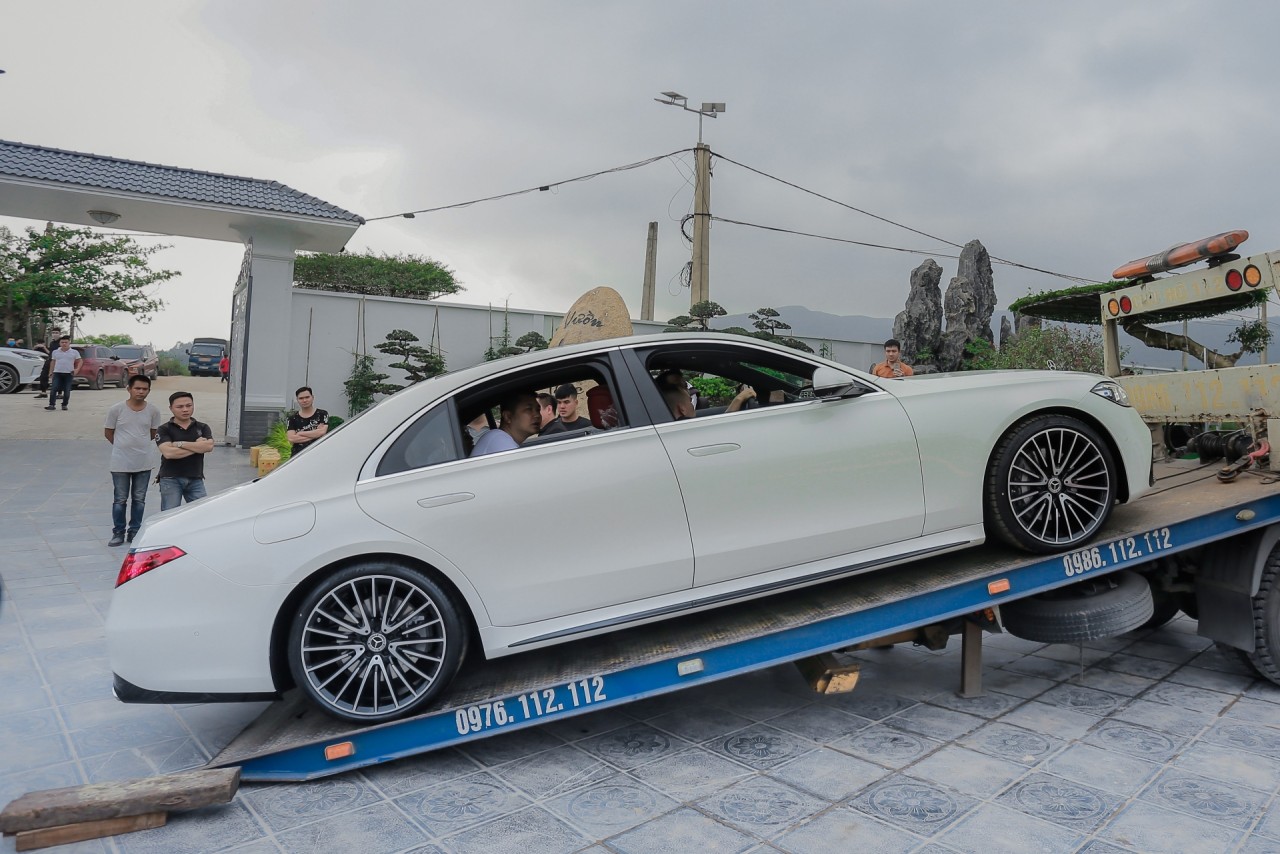 Đại gia Quảng Ninh chi 27 tỷ sắm Mercedes GLS600 Maybach và S500 2021 đầu tiên Việt Nam Đại gia Quảng Ninh chi 27 tỷ sắm Mercedes GLS600 Maybach và S500 2021 đầu tiên Việt Nam