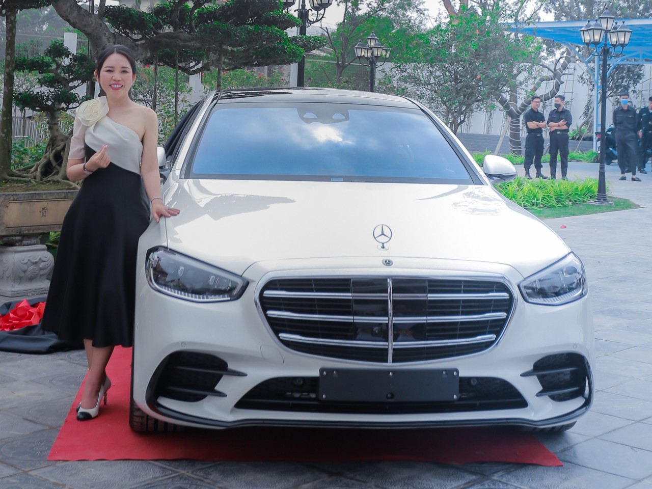 Đại gia Quảng Ninh chi 27 tỷ sắm Mercedes GLS600 Maybach và S500 2021 đầu tiên Việt Nam Đại gia Quảng Ninh chi 27 tỷ sắm Mercedes GLS600 Maybach và S500 2021 đầu tiên Việt Nam