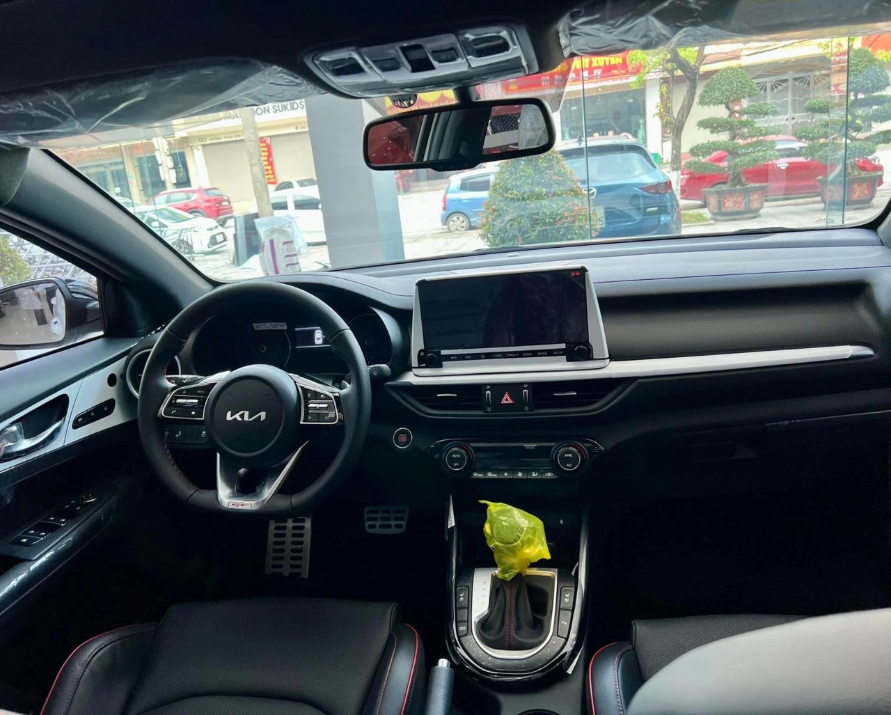 Hình thực tế Kia K3 GT Turbo tại đại lý
