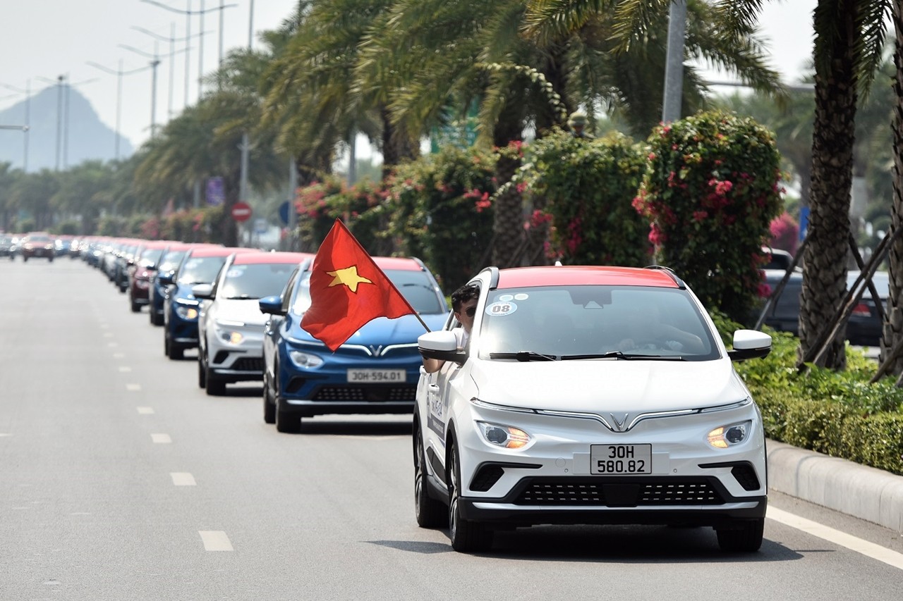2.427 xe VinFast bán ra trong tháng 4/2022 2.427 xe VinFast bán ra trong tháng 4/2022