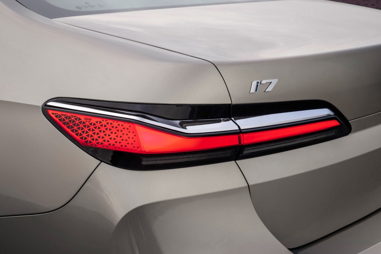 Xe điện BMW i7 có giá gần 120.000 USD tại Mỹ