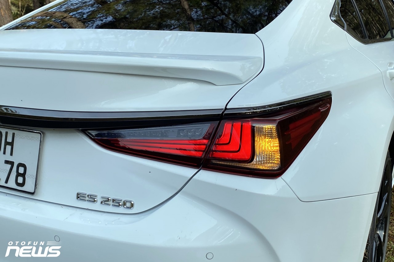 Đánh giá nhanh Lexus ES250 F-Sport Đánh giá nhanh Lexus ES250 F-Sport