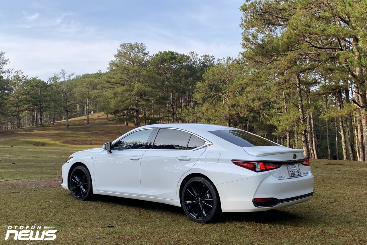 Đánh giá nhanh Lexus ES250 F-Sport Đánh giá nhanh Lexus ES250 F-Sport