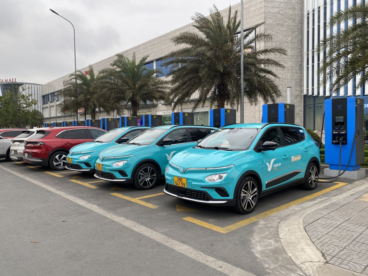 Hà Nội sắp có hãng taxi sử dụng xe điện 100% Hà Nội sắp có hãng taxi sử dụng xe điện 100%