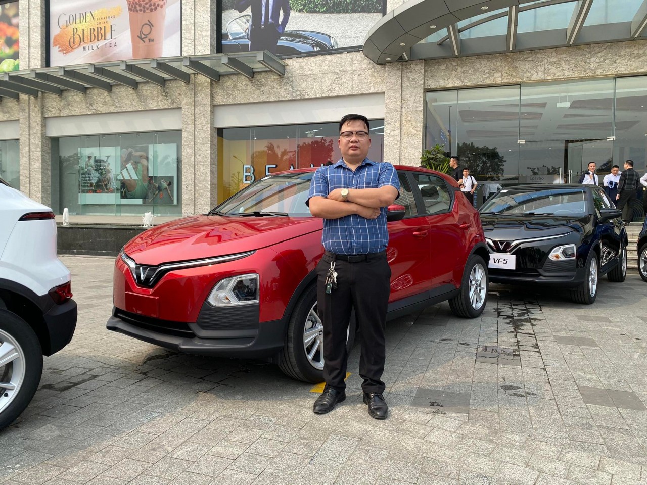 Chủ nhân VF5 Plus: Nhiều người lần đầu sở hữu xe VinFast, có người vẫn đang đi học lái Chủ nhân VF5 Plus: Nhiều người lần đầu sở hữu xe VinFast, có người vẫn đang đi học lái