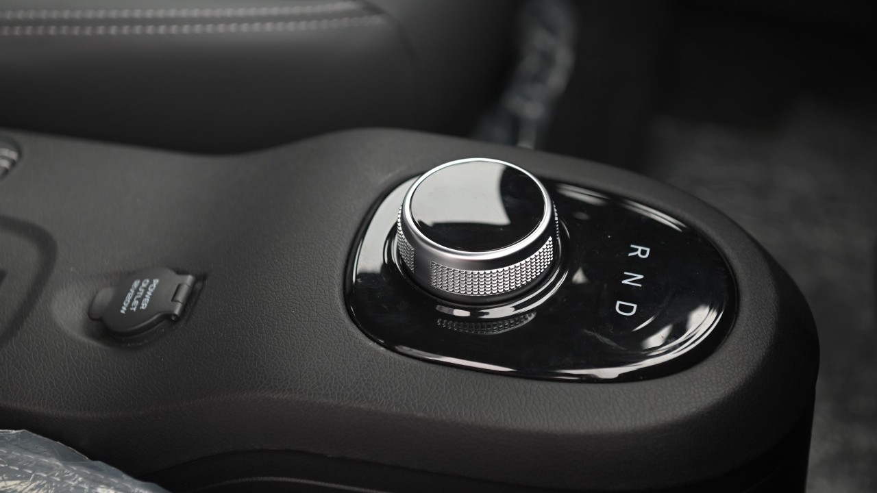 Xe điện VinFast VF 5 Plus bỏ số P, liệu có nguy hiểm khi đỗ xe?