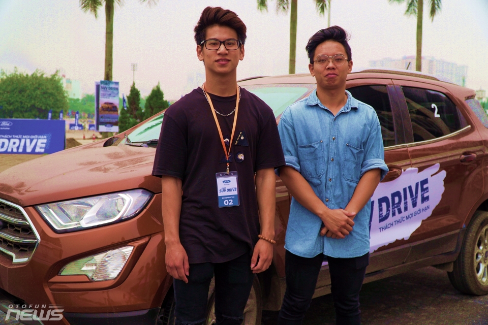 Khách hàng hào hứng trải nghiệm off-road bằng xe Ford khach hang hao hung trai nghiem off road bang xe ford