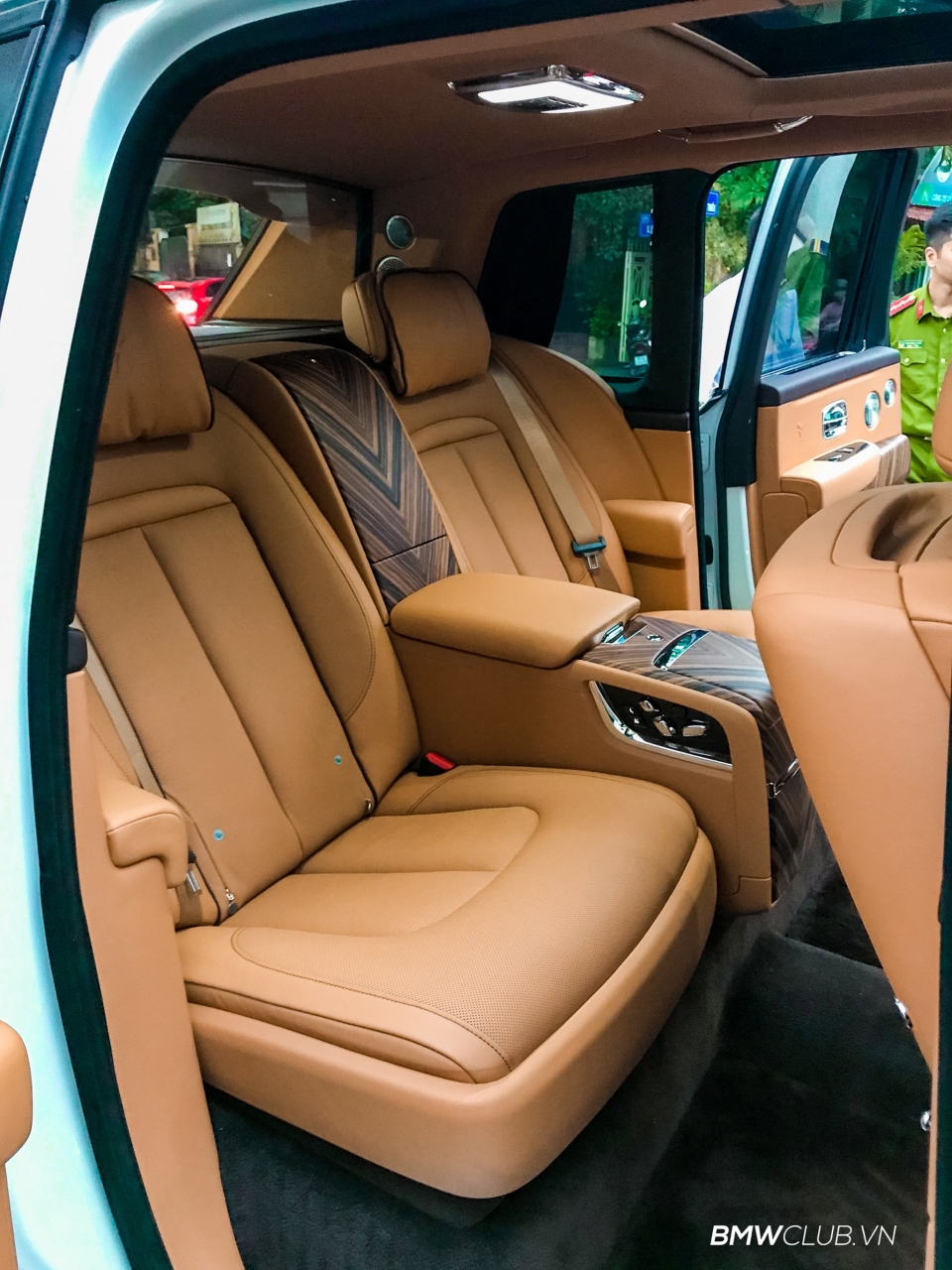 ben trong rolls royce cullinan dau tien viet nam co gi