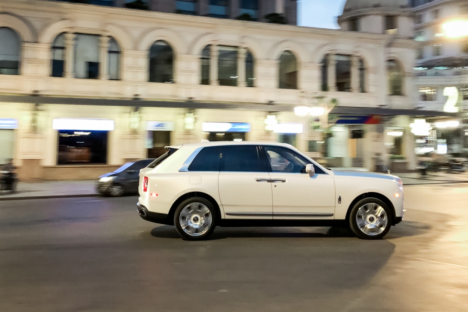 ben trong rolls royce cullinan dau tien viet nam co gi