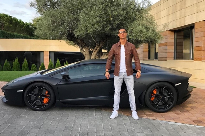 10 sieu xe hot nhat trong bo suu tap cua cristiano ronaldo