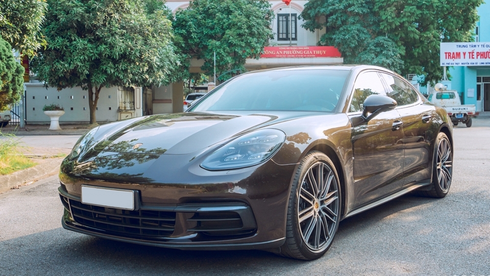 Sau một năm sử dụng, giá xe Porsche Panamera 2018 còn bao nhiêu?