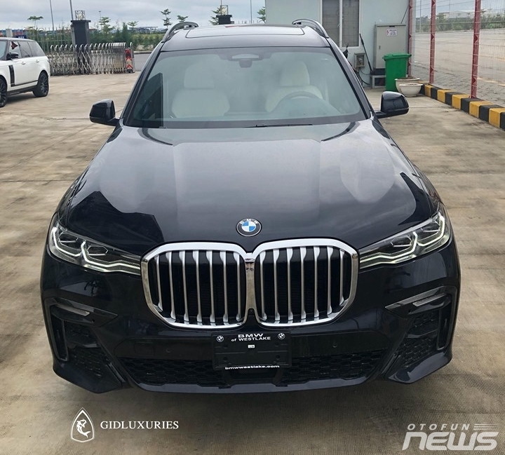 chiem nguong bmw x7 dau tien ve viet nam gia 7 ty dong