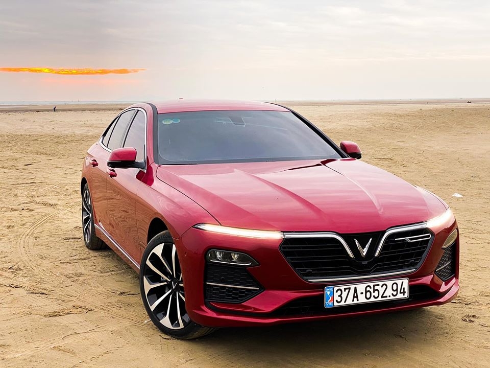 VinFast Lux A2.0 ‘vượt mặt’ Toyota Camry trong phân khúc Sedan 1 tỷ đồng