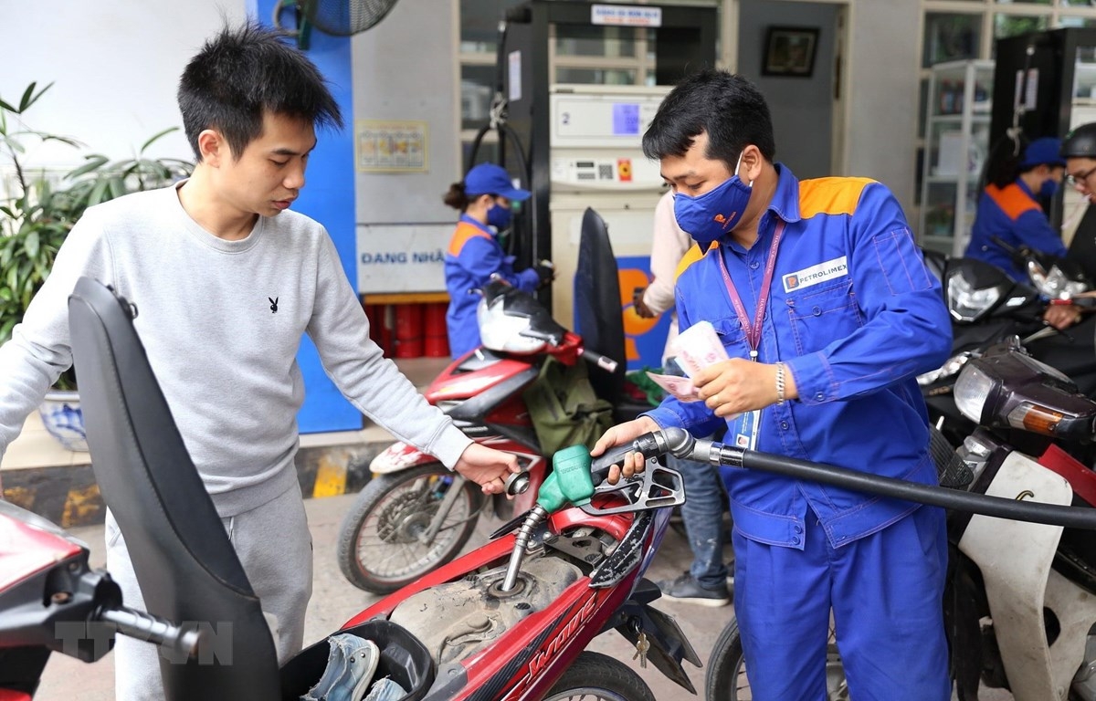 Giá xăng tăng trở lại sau 4 tháng liên tục giảm giá gia xang tang tro lai sau 4 thang lien tuc giam gia