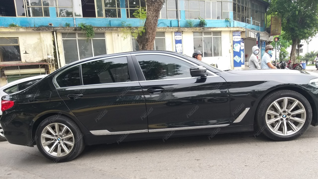 bat gap bmw 530li truc co so dai danh rieng thi truong trung quoc mang bien so lao tren duong pho viet nam