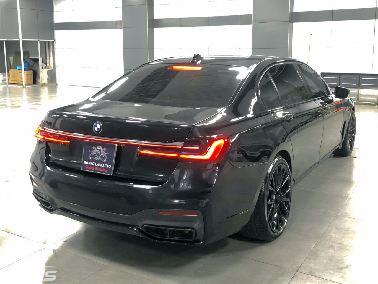Thợ Việt "phẫu thuật" BMW 760Li trẻ hóa 10 năm tuổi chỉ với 550 triệu đồng