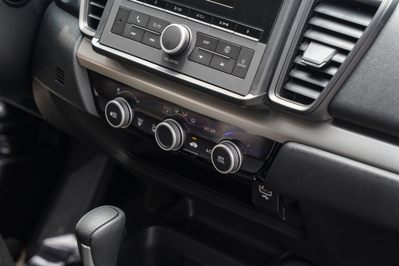 Cận cảnh Honda City E giá rẻ chỉ 499 triệu Cận cảnh Honda City E giá rẻ chỉ 499 triệu