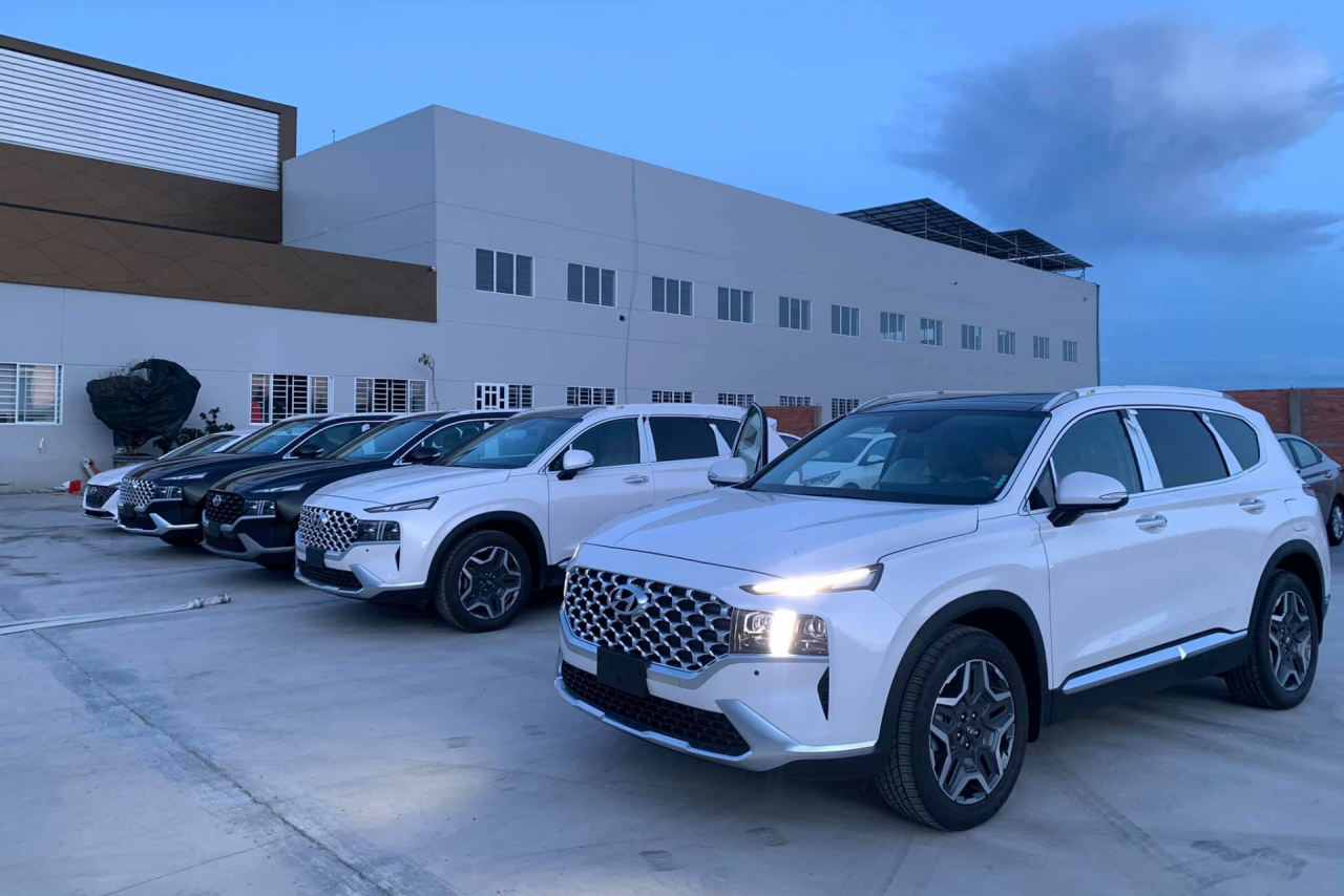 Hyundai giảm giá bán đề xuất Tucson và Santa Fe, mức giảm gần 200 triệu đồng Hyundai giảm giá bán đề xuất Tucson và Santa Fe, mức giảm gần 200 triệu đồng