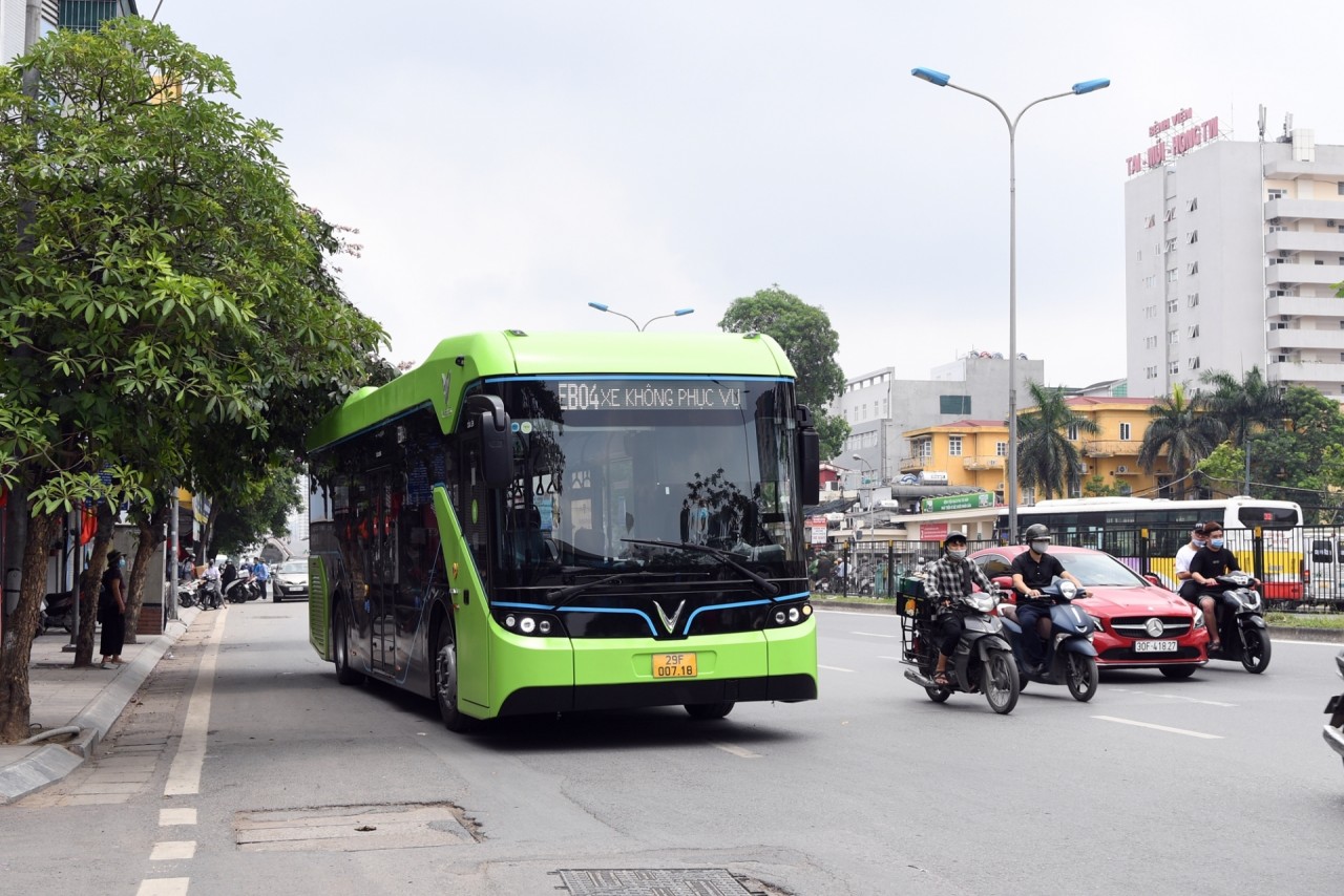 Xuất hiện xe buýt điện VinBus trên phố Hà Nội Xuất hiện xe buýt điện VinBus trên phố Hà Nội