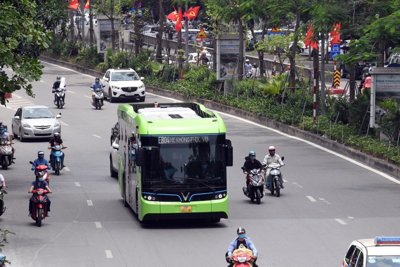 Xuất hiện xe buýt điện VinBus trên phố Hà Nội Xuất hiện xe buýt điện VinBus trên phố Hà Nội