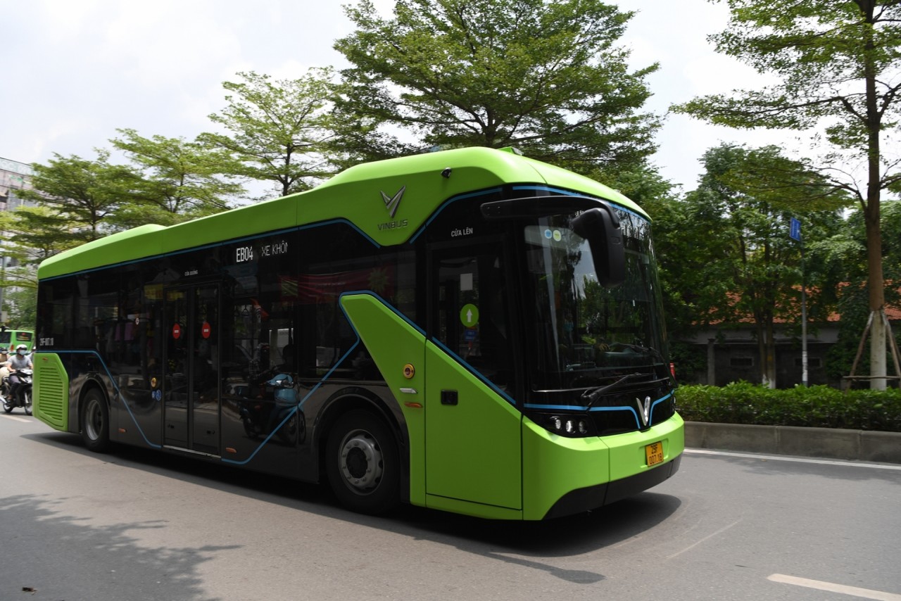 Xuất hiện xe buýt điện VinBus trên phố Hà Nội Xuất hiện xe buýt điện VinBus trên phố Hà Nội