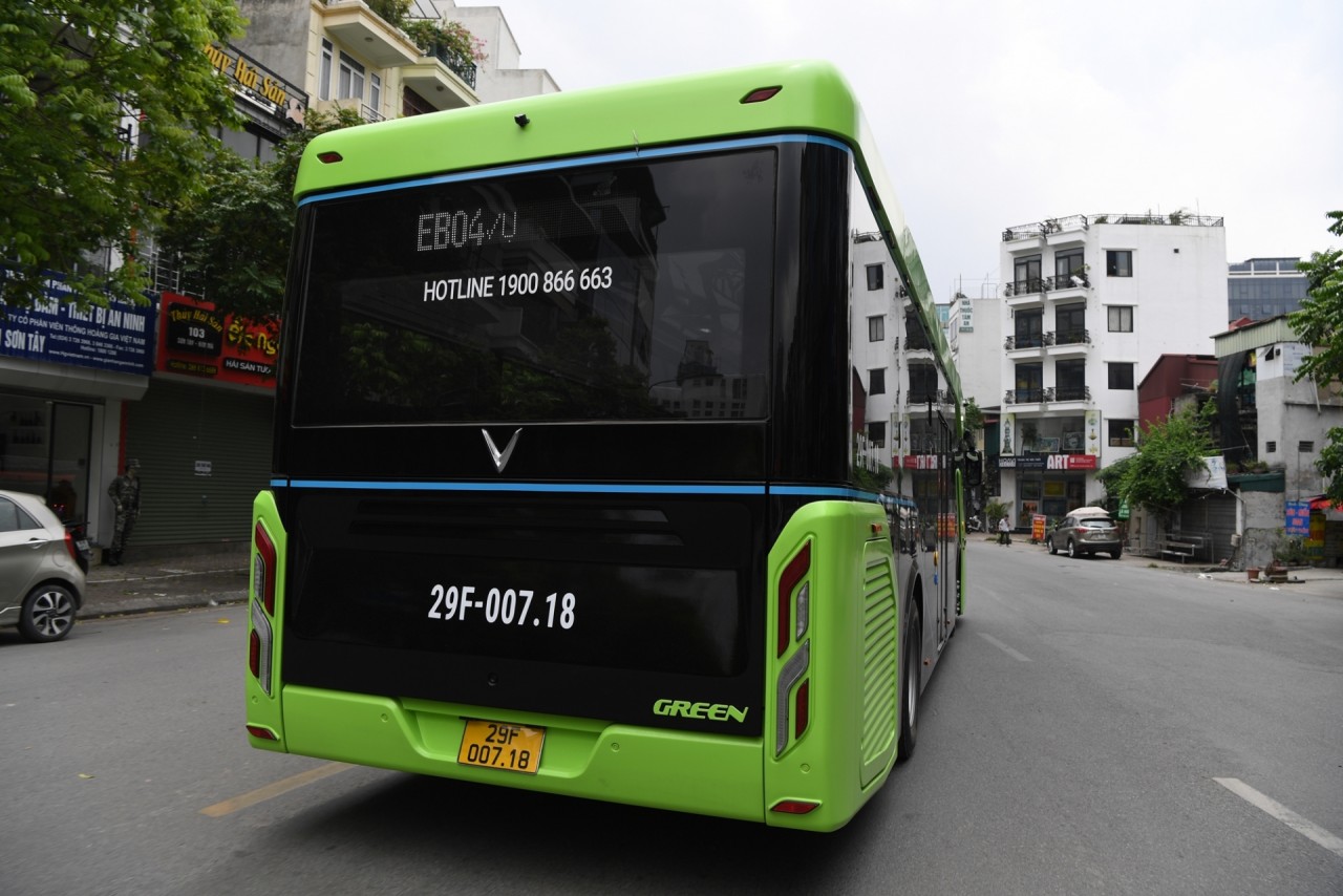 Xuất hiện xe buýt điện VinBus trên phố Hà Nội Xuất hiện xe buýt điện VinBus trên phố Hà Nội