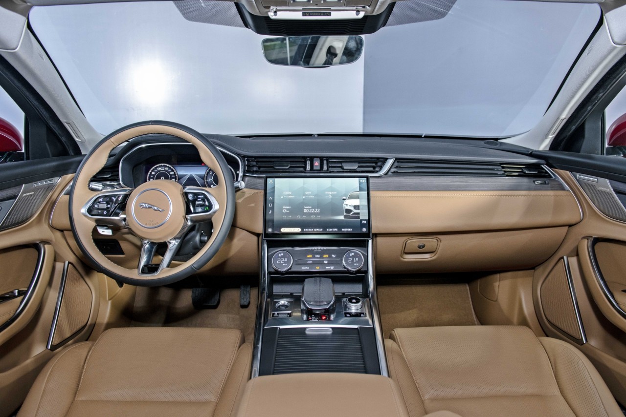 Jaguar Việt Nam ra mắt bộ đôi xe sang mới