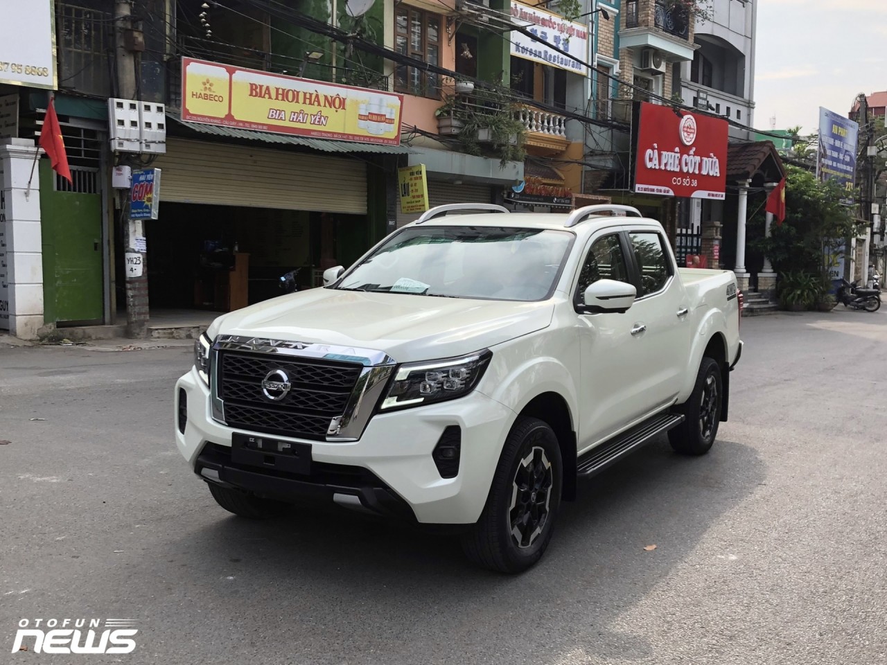 Hình thực tế Nissan Navara mới ra mắt ngoài đời thực Hình thực tế Nissan Navara mới ra mắt ngoài đời thực