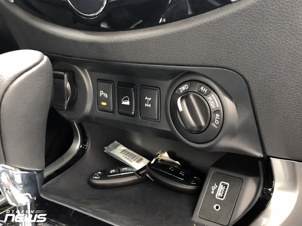 Hình thực tế Nissan Navara mới ra mắt ngoài đời thực Hình thực tế Nissan Navara mới ra mắt ngoài đời thực
