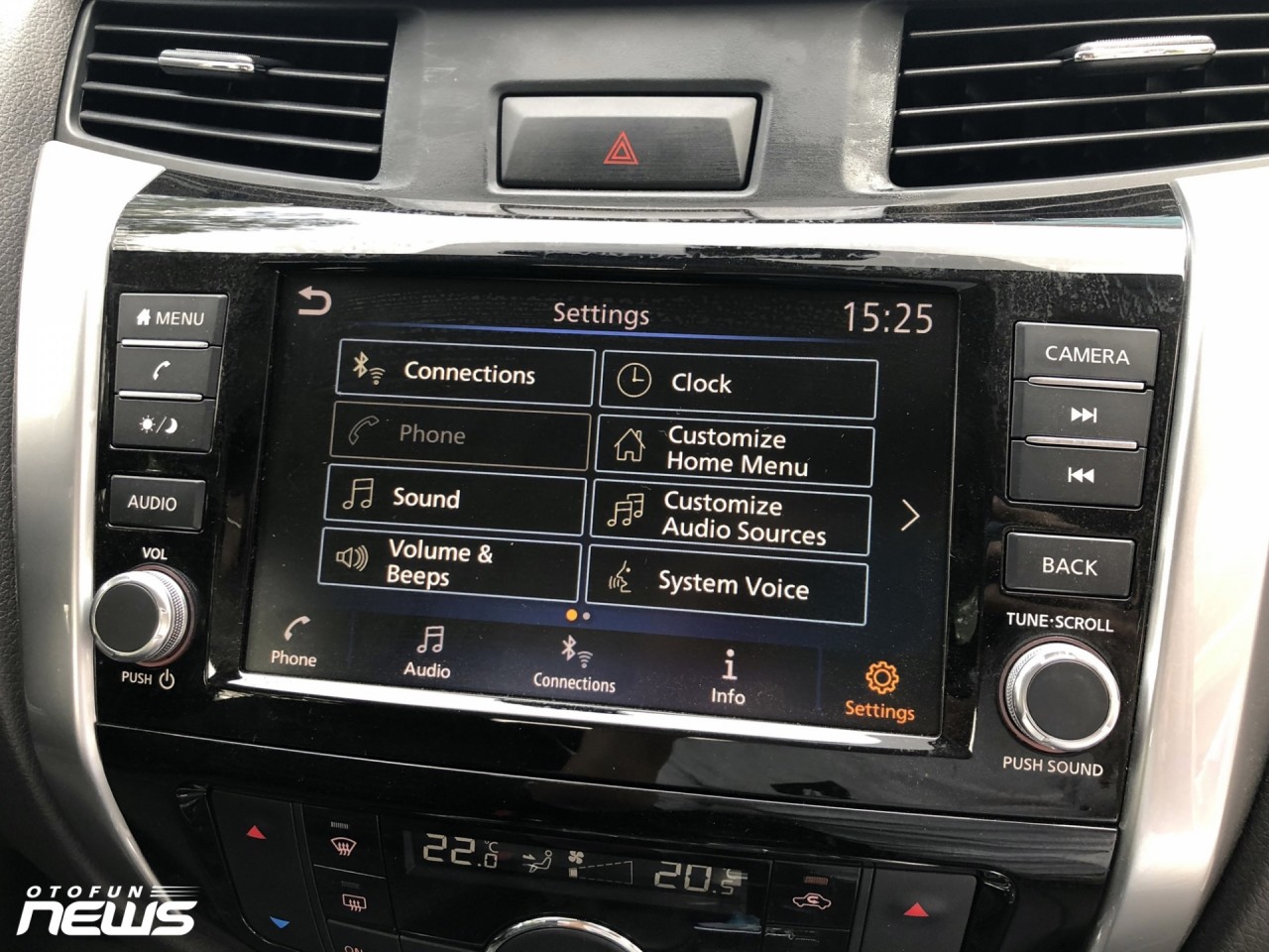 Hình thực tế Nissan Navara mới ra mắt ngoài đời thực Hình thực tế Nissan Navara mới ra mắt ngoài đời thực