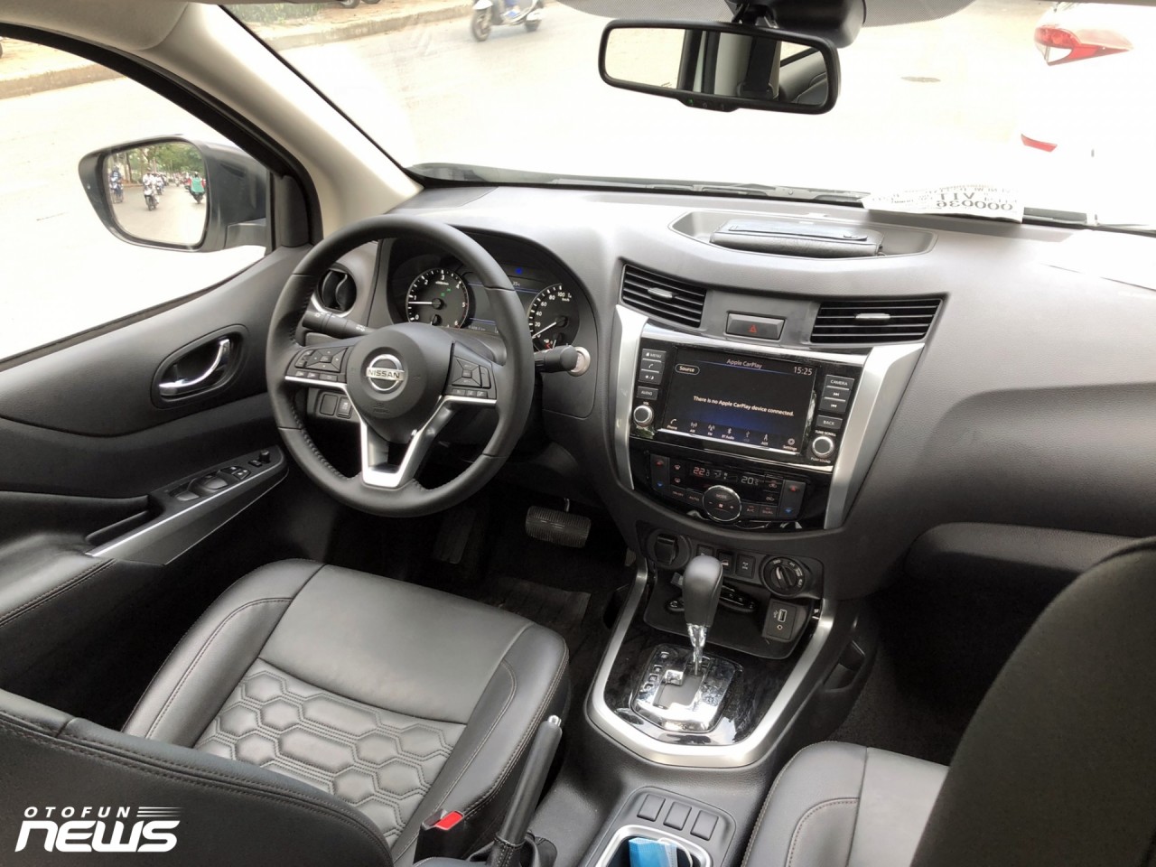 Hình thực tế Nissan Navara mới ra mắt ngoài đời thực Hình thực tế Nissan Navara mới ra mắt ngoài đời thực